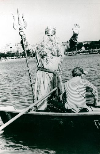 Празднование Дня рыбака на Семеновском озере. 14 июля 2002 г.  Фото Ю.Чернопятова. ГАМО. Ф. Р-146. Оп. 2. Д. 207.